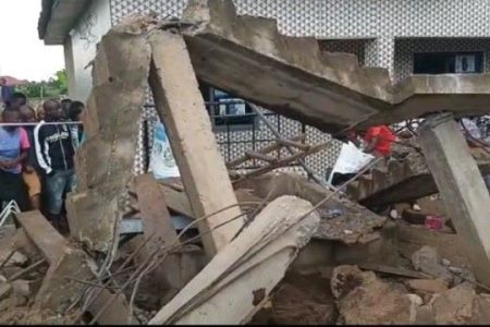 2 dead and 3 in critical condition after collapse of storey building