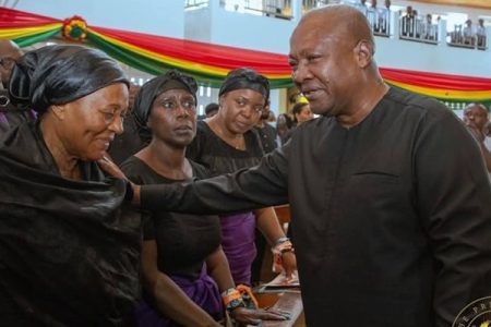 President Mahama eulogises Lt Gen. Arnold Quainoo