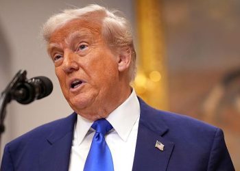 Donald Trump threatens Apple with a 25% tariff if it doesn’t build iPhones in America