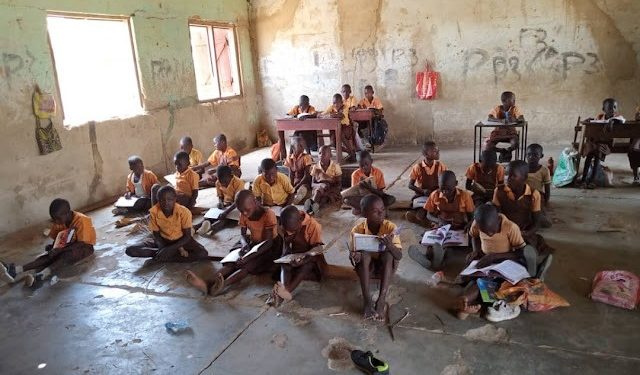 Pupils sit on floor to study at Yapei Presby Primary school