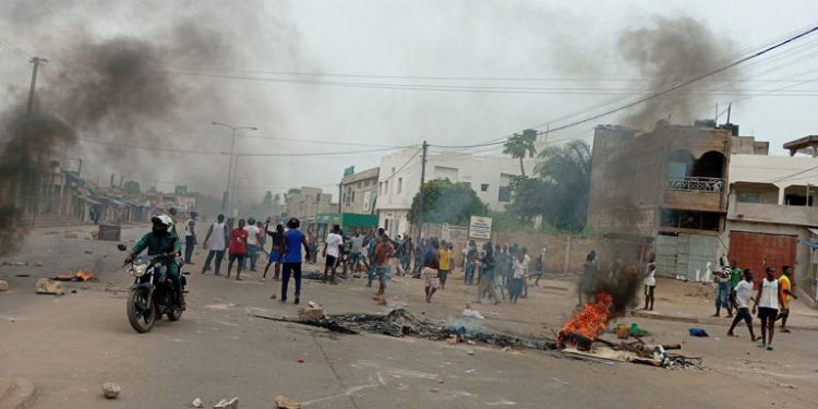 Togo tear gas Faure Gnassingbé